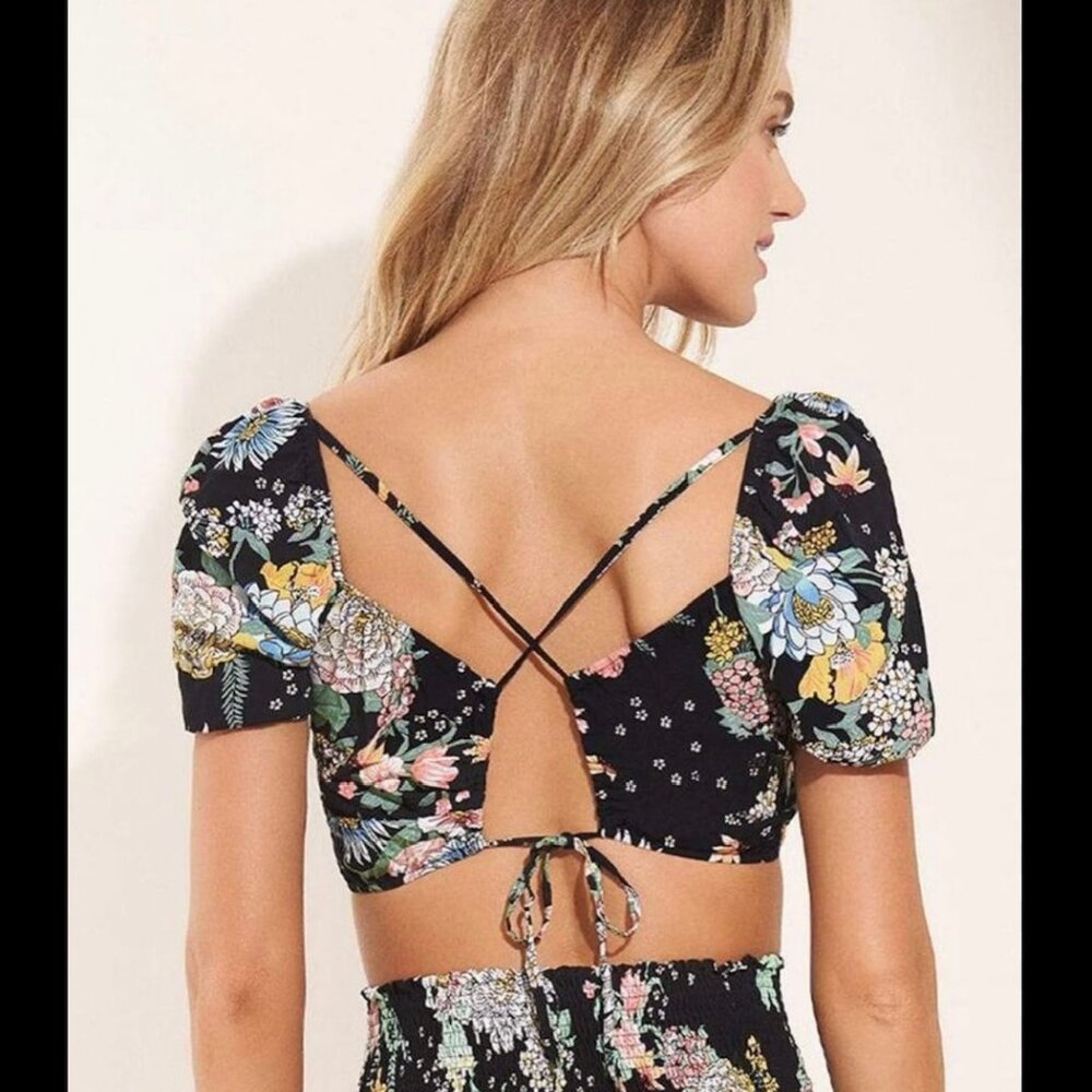 Maaji Black Floral Bouquet Reversible Smocked Puff Short Sleeve Riley Crop Top - Picture 8 of 8